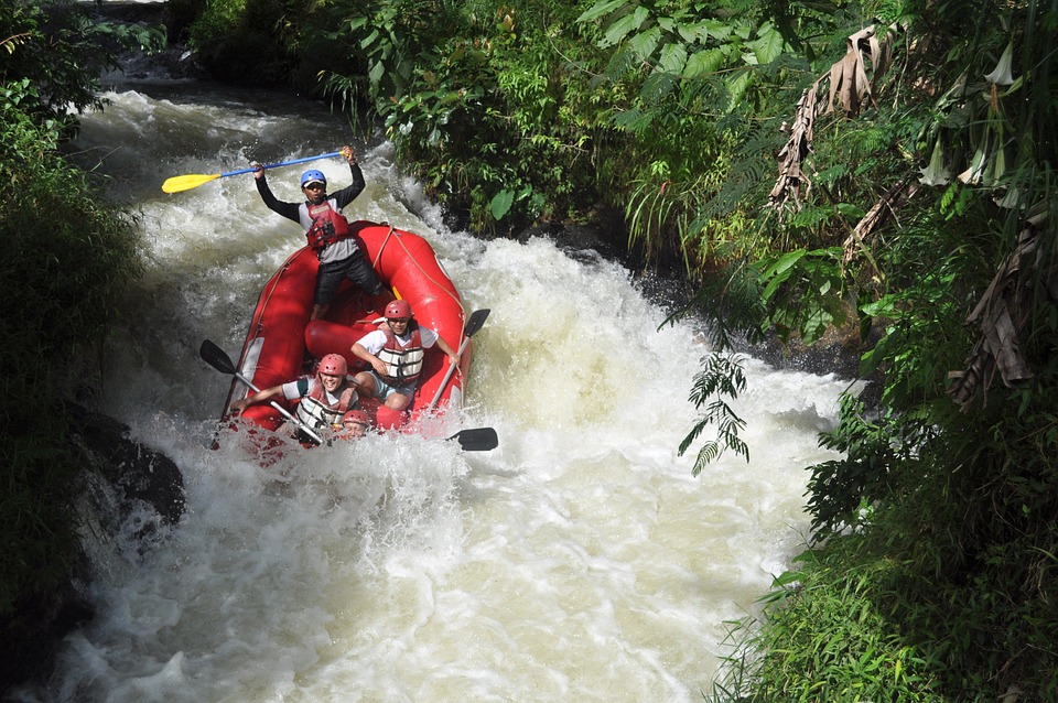 How to keep extreme sports safe Reduce adventure travel risk white water rafting