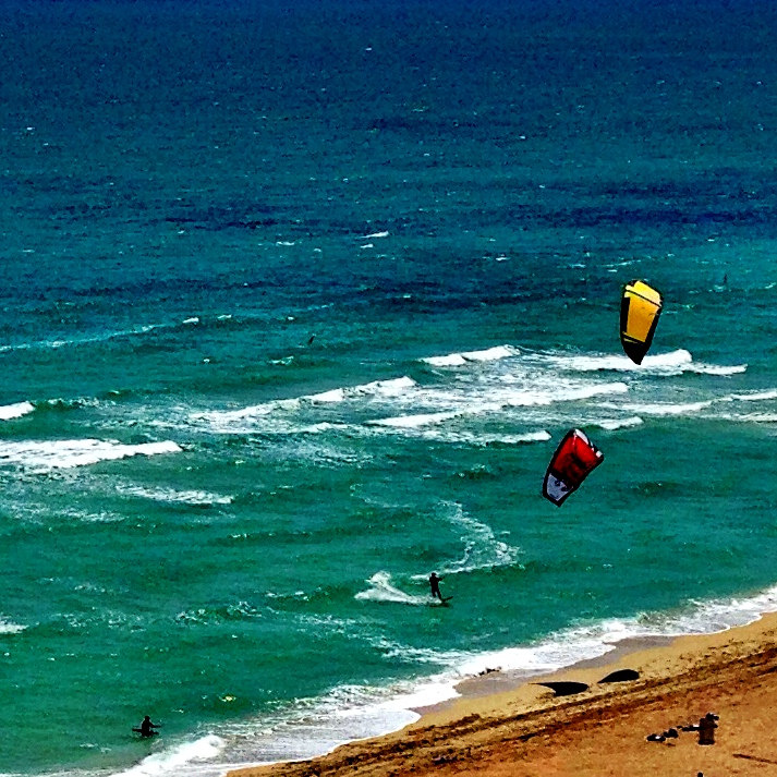 Top 5 kitesurfing tips for beginners How to kiteboard safely Flickr CC image by miamism at Miami Beach