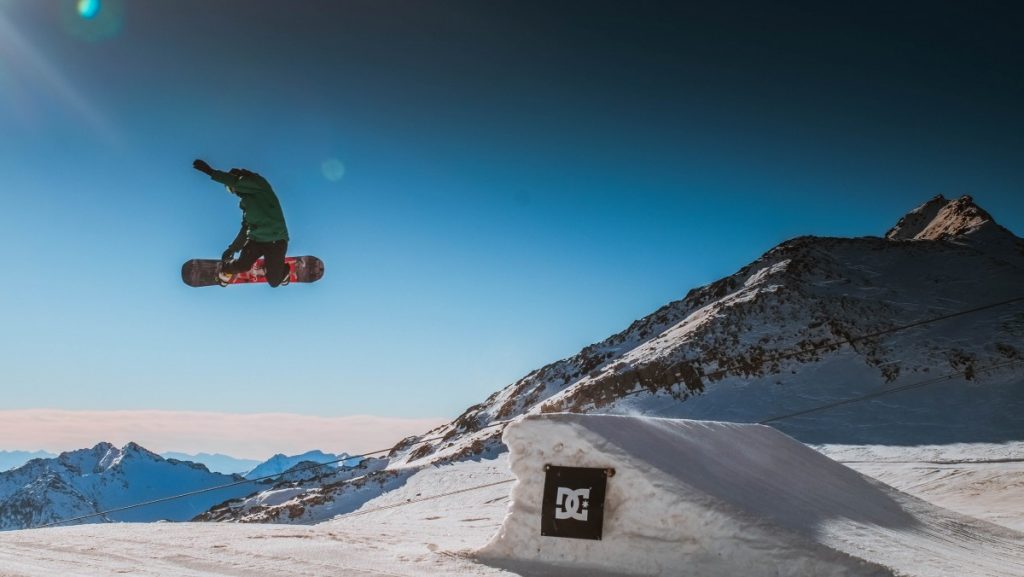Freestyle a popular type of snowboarding snowboarding royalty and copyright free image by pxhere