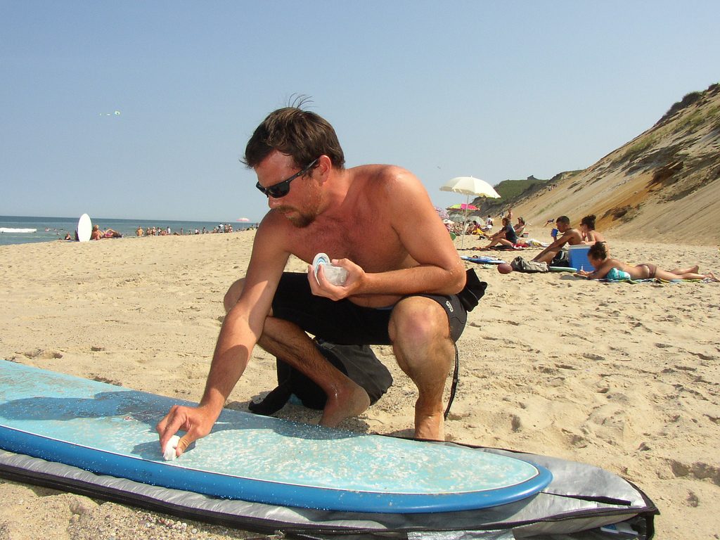 Guide to surfboard waxing What to buy and how to apply surf wax flickr CC image by Acinapurag