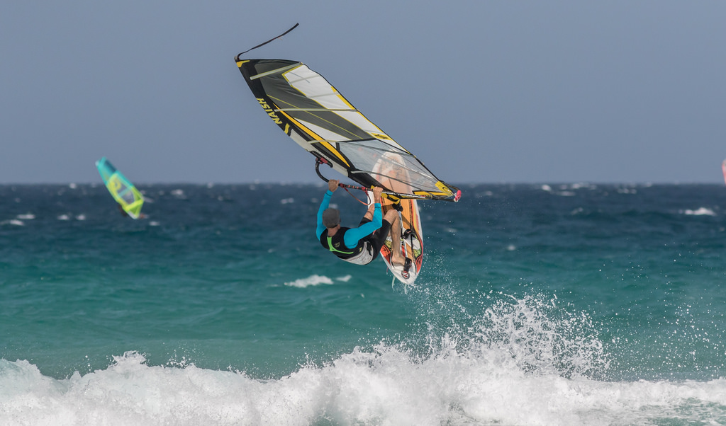 Buy a windsurf board bag How to travel with windsurfing gear Flickr CC image from Queensland by texaus1 Buy a windsurf board bag How to travel with windsurfing gear Flickr CC image from Queensland by texaus1