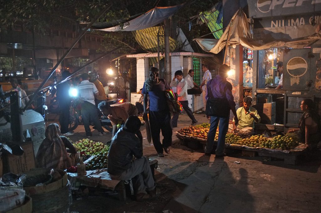 Urban trekking Eye opening or ugly and dangerous Calcutta Flickr CC image by Aleksandr Zykov