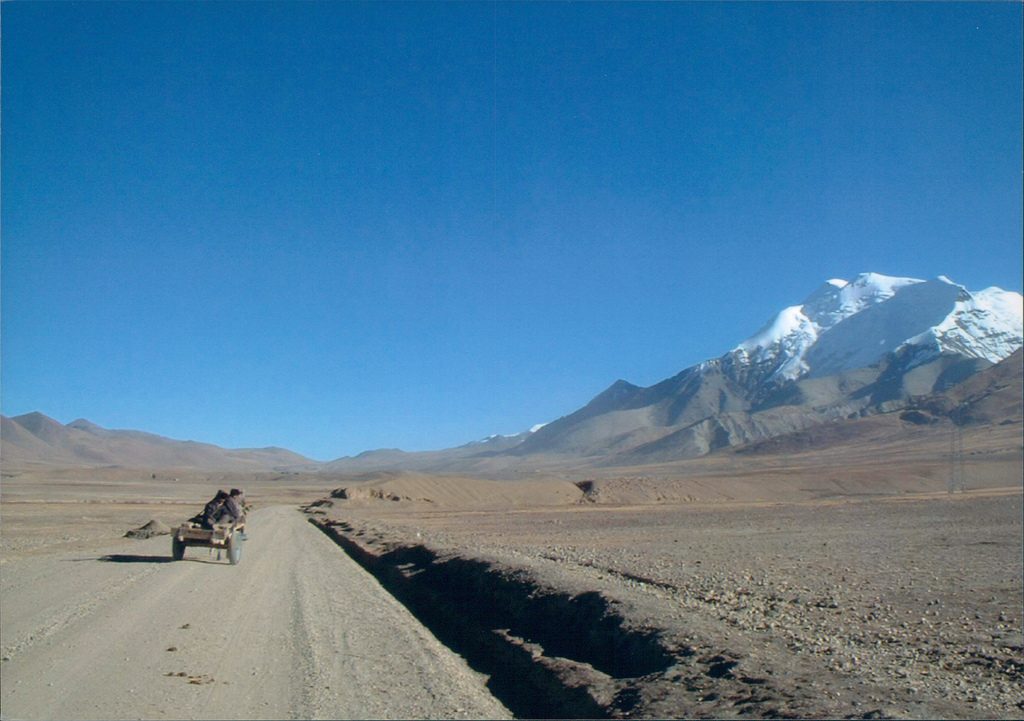 Himalaya overlanding Friendship highway road trip Tibet to Nepal Flickr cc image by fairlybuoyant