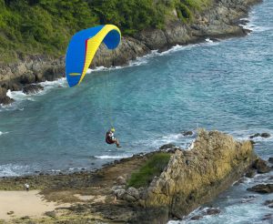 Guide to phuket paraglide holidays in Thailand paragliding in paradise Flickr CC image by forum.linvoyage.com
