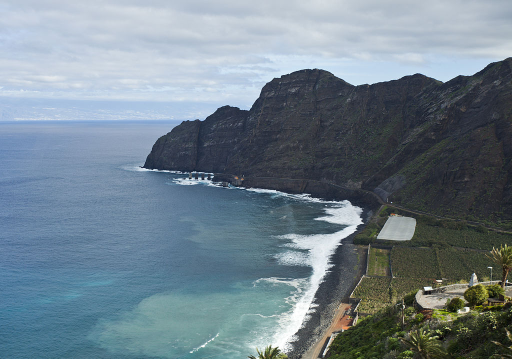 Kayaking Canary Islands Wikimedia image by Diego Delso