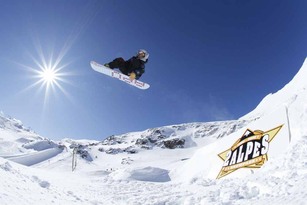 Review of Les 2 Alpes snowboarding holidayCopyright © Office de Tourisme Les 2 Alpes / Nico Lafay