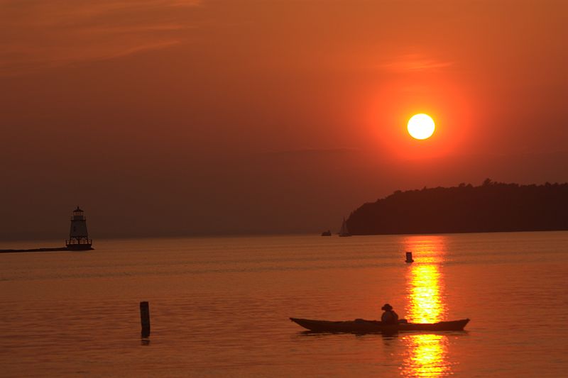 Wilderness kayaking adventures wikimedia image by Nagaraju.ramanna