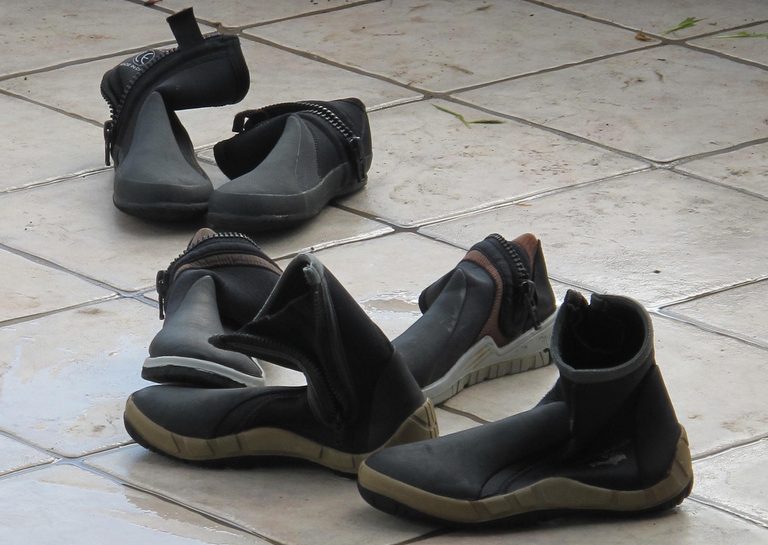 Tips for choosing scuba boots Divers bootie call Flickr image by Risager