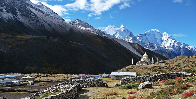 Everest Base Camp: Best Himalaya trekking holidays image courtesy of Himalayantrekkers.com