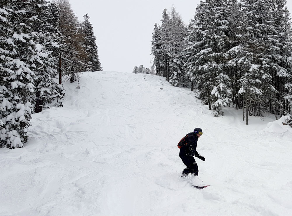 Review of Innsbruck snowboarding in Patscherkofel ski resort empty pistes