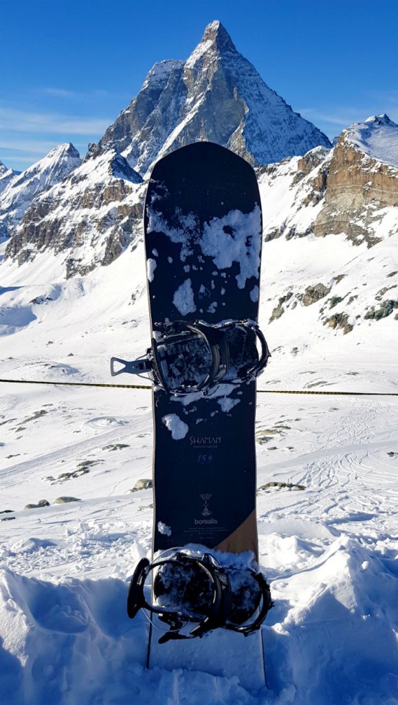 Snowboarding in Cervinia and Zermatt in view of the Matterhorn