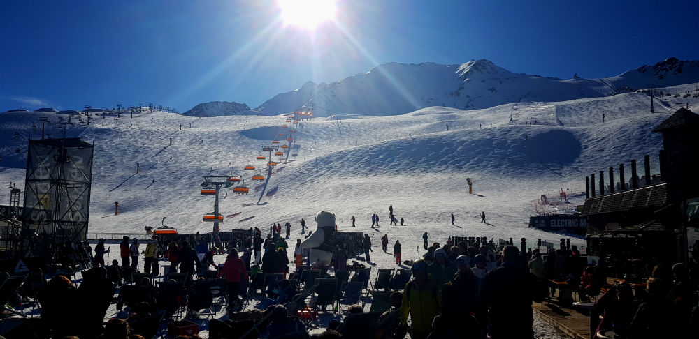 Bars at top of the Giggijoch gondola in Solden