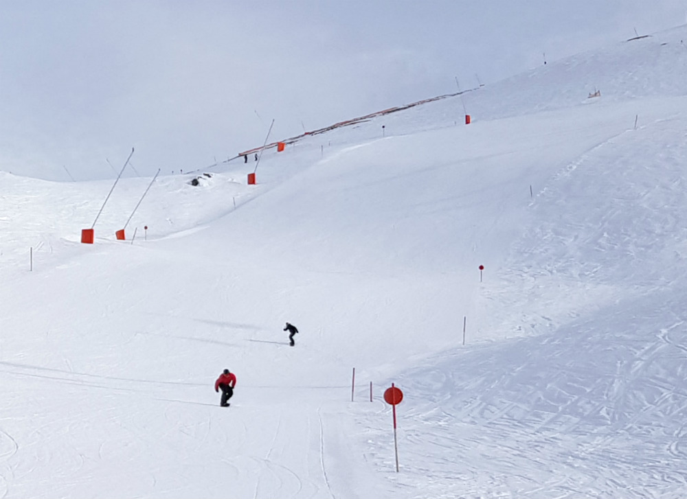 empty pistes in Mayrhofen Snowboarding in Zillertal