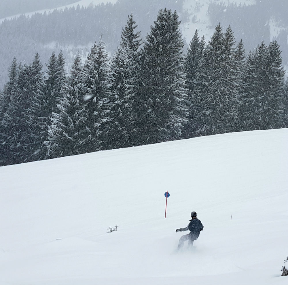 Day 1 on snowboarding holiday in Saalbach