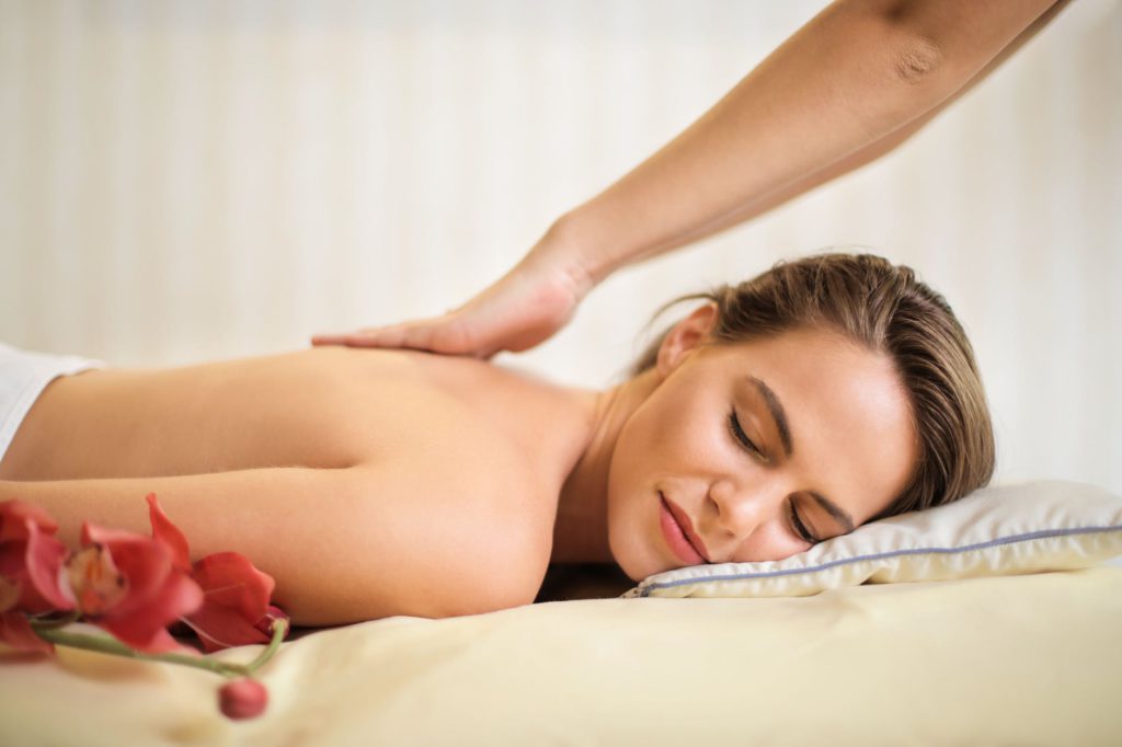 Massage one of the Best jobs in a ski resort Top 13 careers for skiers and snowboarders Pexels royalty free image