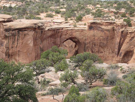 Off-roading in Moab at Gemini Bridges Pixabay royalty free image