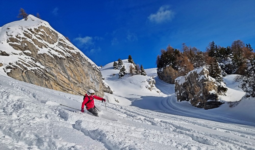 Freeride skiing in powder in Crans Montana Photo of Katy Dartford