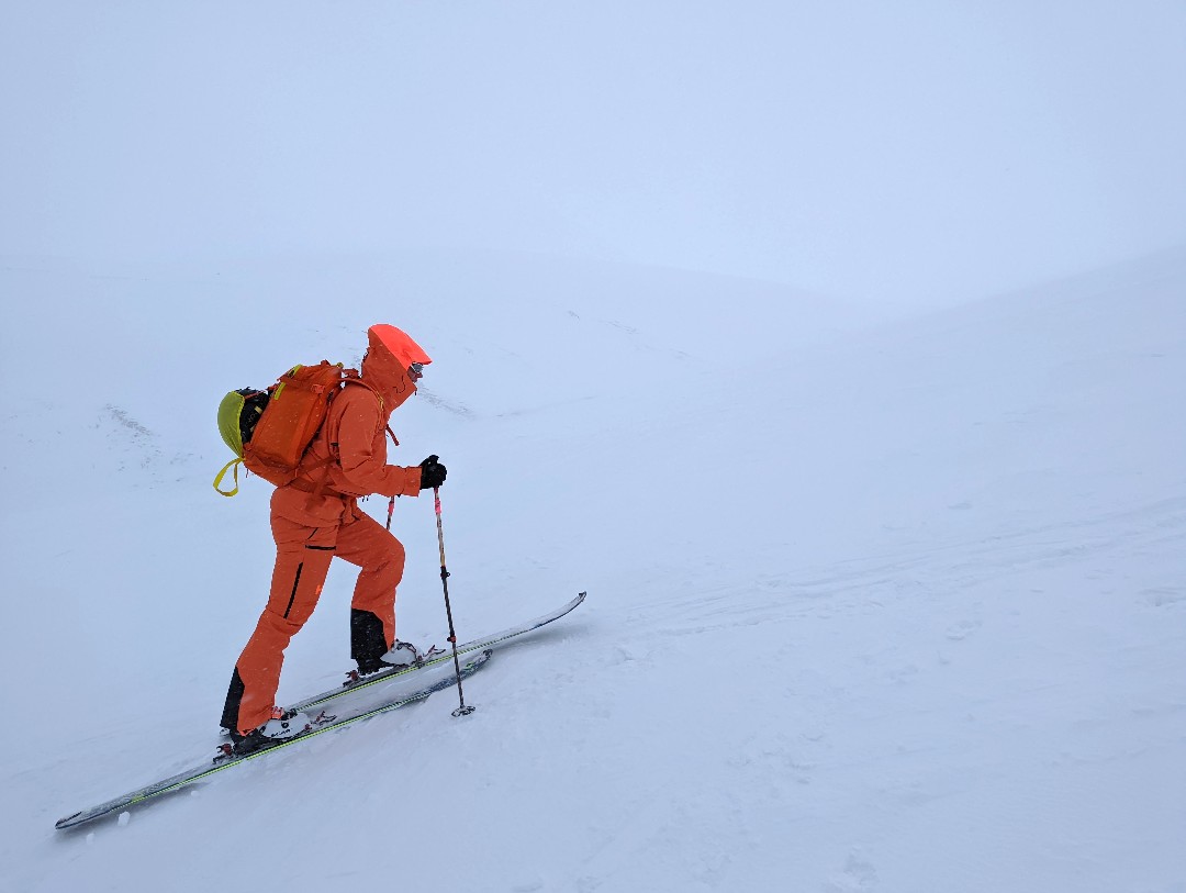 Helly Hansen ULLR RS30 backpack review Ski daypack for freeride in Sarah Hannibal ski touring in Lyngen Alps Norway