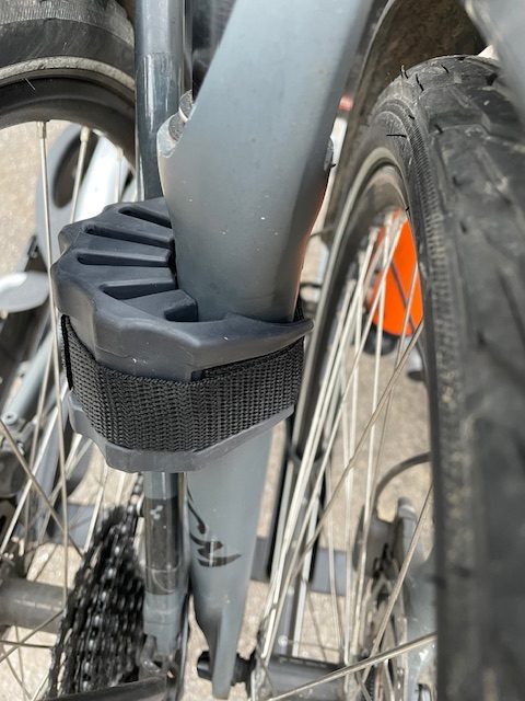 Thule bike protector betwwen the forks and the frame of 2 e-bkes