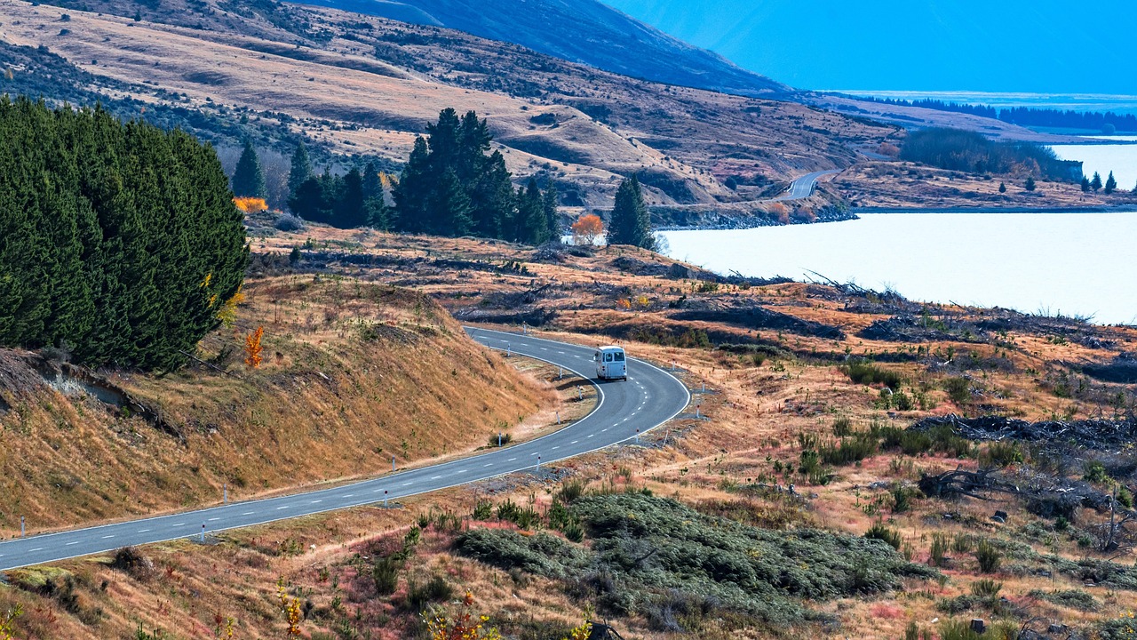 Guide to Buying a Campervan in Auckland, New Zealand Pixabay roaylty free image lake Wanaka by weareguides