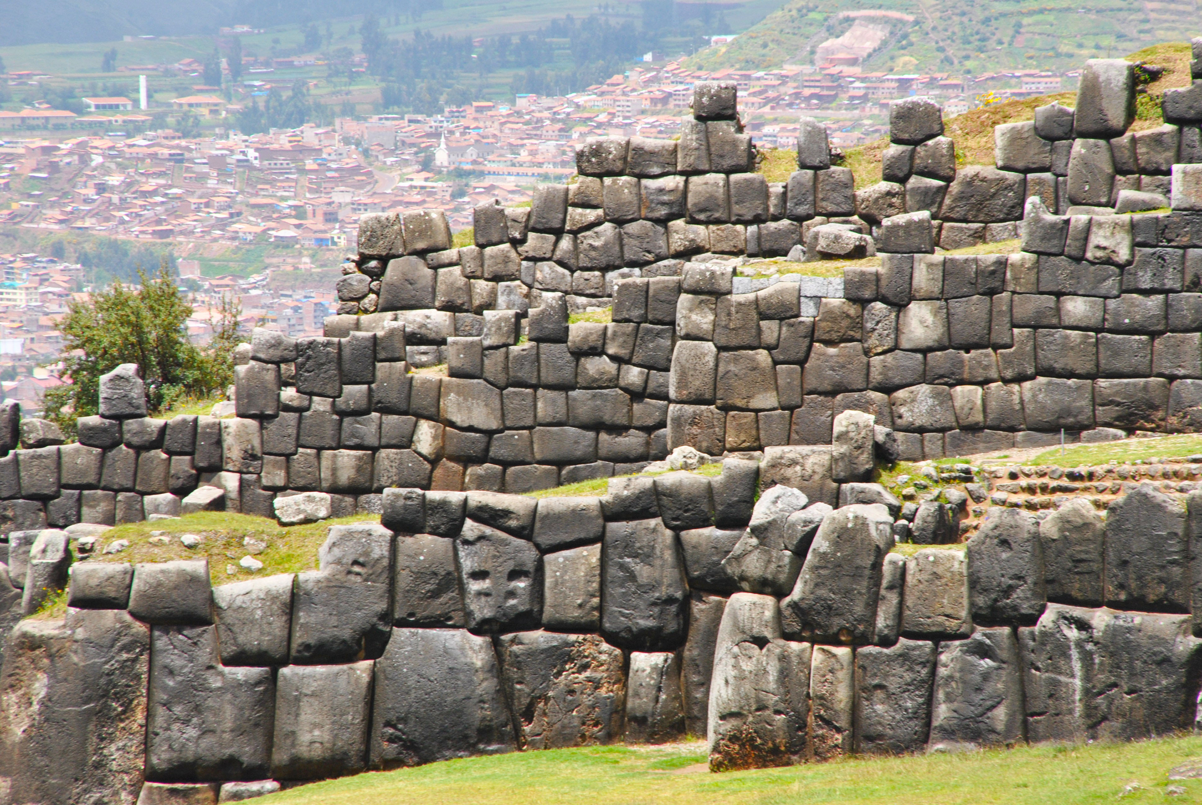 5 of the best Inca sites in Peru: Machu Picchu Sacsayhuaman, Peru
